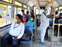 कोरोना काळात प्रवास करावा लागतो? मग व्हायरसपासून बचावासाठी वापरा 'या' टिप्स... - Marathi News | Travelling tips for safety during corona pandemic | Latest health Photos at Lokmat.com