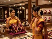 सोने-चांदी दरवाढीचा ऐतिहासिक विक्रम ! यंदा भाव कितीवर जाणार? गुंतवणूक करावी का? - Marathi News | Gold and silver prices hit historic record high! How high will the prices go this year? Should you invest? | Latest maharashtra Photos at Lokmat.com