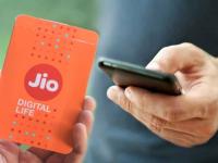 CoronaVirus News : Reliance Jio चा डबल धमाका! जबरदस्त वर्क फ्रॉम होम प्लॅन आणि बरंच काही... - Marathi News | CoronaVirus Marathi News jio announces attractive new work from home plans SSS | Latest tech Photos at Lokmat.com