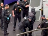 मिरची स्प्रेद्वारे प्रवाशांवर हल्ला, लंडनमधील विमानतळावर खळबळ, संशयित आरोपी फरार - Marathi News | London Heathrow Airport pepper spray assault: Passengers attacked with pepper spray, stir at London airport, suspect absconding | Latest international News at Lokmat.com