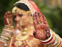 लव्ह मॅरेज! मेहंदी लावून तयार होती वधू; तरीही प्रियकराने एक व्हिडीओ पाहून लग्नास नकार दिला... - Marathi News | Love marriage! bride was dressed in mehndi; boyfriend saw a video and refused the marriage ... | Latest crime Photos at Lokmat.com