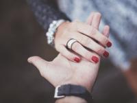 या ४ कारणांमुळे मुलं कमिटमेंटपासून राहतात दूर - Marathi News | reasons why boys stay far from commitment | Latest relationship Photos at Lokmat.com