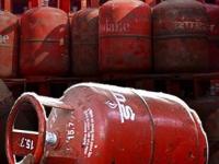 स्वस्त झाला सिलिंडर; आजपासून किती रुपयांना मिळणार, पाहा ATF च्या किंमतीत किती झाला बदल? - Marathi News | LPG Cylinder Price 1 december 2025 Cylinder has become cheaper How much will it cost from today see how much has the price of ATF changed | Latest business News at Lokmat.com