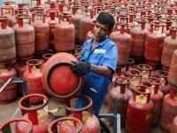LPG-PNG ची चिंता मिटली! देशभरात गॅस अन् पेट्रोल-डिझेलचा पुरवठा सुरळीत, केंद्राची स्पष्टोक्ती - Marathi News | LPG-PNG concerns are over! Gas and petrol-diesel supply is smooth across the country, government information | Latest national News at Lokmat.com LPG-PNG ची चिंता मिटली! देशभरात गॅस अन् पेट्रोल-डिझेलचा पुरवठा सुरळीत, केंद्राची स्पष्टोक्ती - Marathi News | LPG-PNG concerns are over! Gas and petrol-diesel supply is smooth across the country, government information | Latest national News at Lokmat.com