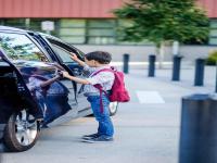 रिअल लाईफमधला 'हिंदी मीडियम'; गरीब विद्यार्थ्याची महागडी कार; पोलखोल होताच कुटुंब फरार - Marathi News | 'Hindi Medium' in real life; Poor student's expensive car; The family fled as soon as the incident took place | Latest crime Photos at Lokmat.com