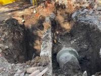 शौचालयाच्या खाली असलेल्या पाण्याच्या मुख्य पाईपलाईनमध्ये गळती, दूषित पाण्यामुळे ७ जणांचा मृत्यू, १४९ जण गंभीर; अधिकारी निलंबित - Marathi News | 7 people died due to contaminated water in Indore, 149 people admitted to hospital; officer dismissed, two suspended | Latest national News at Lokmat.com