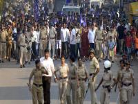 #BhimaKoregaon - महाराष्ट्र 'बंद' आहे... - Marathi News | #BhimaKoregaon - Maharashtra is 'closed' ... | Latest maharashtra Photos at Lokmat.com