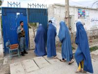 Afghanistan Crisis: महिलांचा आदर करु म्हणणाऱ्या तालिबान्यांनी दोन दिवसांत दाखवले रंग; फोटो व्हायरल - Marathi News | Ads & Posters Depicting Women Being Whitewashed in Kabul As Taliban Takes Over Afghanistan | Latest international Photos at Lokmat.com