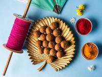 Makar Sankranti 2021 देशभरात कशी साजरी केली जाते मकरसंक्रांती? जाणून घ्या विविध पद्धती व मान्यता - Marathi News | know about the various methods of celebrating makar sankranti across india | Latest bhakti Photos at Lokmat.com