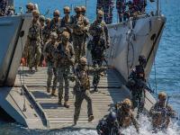 इराणपाठोपाठ आता चीनला घेरण्याचा अमेरिकाचा डाव?; मलाक्का सामुद्रधुनीत टाकलं महत्त्वाचं पाऊल - Marathi News | America plan to surround China after Iran?; Important step taken in the Strait of Malacca | Latest international News at Lokmat.com