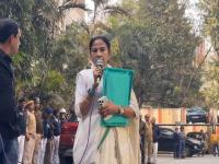 ममतांच्या ‘वॉर रूम’वर ईडीचा पहाटे ६ वाजता छापा; प्रशांत किशोर स्थापित ‘आयपॅक’वर धाडी - Marathi News | enforcement directorate ed raids mamata banerjee war room at 6 am raids on 'IPAC' founded by Prashant Kishor | Latest national News at Lokmat.com