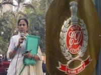 कोलकात्यात हायव्होल्टेज ड्रामा; ममता बॅनर्जींकडून ईडीविरोधात FIR वर FIR; प्रकरण कोर्टात पोहोचले... - Marathi News | Mamata Banerjee vs ED Kolkata: High voltage drama in Kolkata; Mamata Banerjee files FIR against ED; Case reaches court... | Latest national News at Lokmat.com