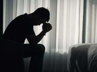 ‘तू बघत राहा, मी खोलीत गुदमरून मरेन’, पत्नीला मेसेज पाठवून पतीने दरवाजा केला बंद, त्यानंतर... - Marathi News | 'You keep watching, I'll suffocate to death in the room', husband sends message to wife, closes door, then... | Latest national News at Lokmat.com ‘तू बघत राहा, मी खोलीत गुदमरून मरेन’, पत्नीला मेसेज पाठवून पतीने दरवाजा केला बंद, त्यानंतर... - Marathi News | 'You keep watching, I'll suffocate to death in the room', husband sends message to wife, closes door, then... | Latest national News at Lokmat.com