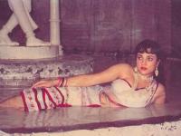 कुठे हरवली राजकपूरची ही हिरोईन? पाहा, मंदाकिनीचे वेड लावणारे काही Rare Photos - Marathi News | birthday of actress mandakini know her life interesting fact and Rare Photos | Latest filmy Photos at Lokmat.com