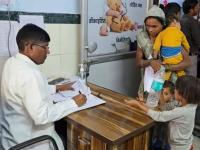 खळबळजनक! अंगणवाडीत मुलांनी खाल्लं उंदीर मारण्याचं औषध, ५ जणांची प्रकृती बिघडली - Marathi News | mandla anganwadi negligence children fall ill after consuming rat poison | Latest national News at Lokmat.com