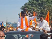 भगवे वादळ पुण्यात धडकले! मनोज जरांगेची मराठा आरक्षणासाठीची पदयात्रा पुण्यात, पाहा फोटो - Marathi News | Saffron storm hit Pune! Manoj Jarange's march for Maratha reservation in Pune, see photos | Latest pune Photos at Lokmat.com