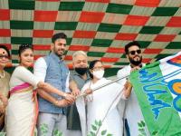 TMC ला गळती; मनोज तिवारींचा पक्षाला रामराम, ममतांवर केला ५ कोटी मागितल्याचा आरोप - Marathi News | Bengal Minister of State and former cricketer Manoj Tiwari quits party; accuses Mamata of demanding Rs 5 crore | Latest national News at Lokmat.com