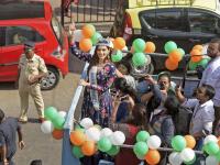 मुंबईत काढण्यात आली मिस वर्ल्ड मानुषी छिल्लरची जंगी मिरवणूक - Marathi News | Miss World Manishi Chillar's Wildest Promotion | Latest mumbai Photos at Lokmat.com