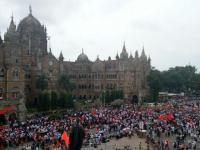 मराठा क्रांती मोर्चा : वाहतूक सुरळीत ठेवण्यासाठी काटेकोर नियोजन - Marathi News | Maratha Kranti Morcha: Strict planning to keep the traffic smooth | Latest maharashtra Photos at Lokmat.com