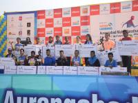 ‘महाविक्रमी’ औरंगाबाद महामॅरेथॉन ! ; देशविदेशातील हजारो स्पर्धकांचा भरघोस प्रतिसाद - Marathi News | 'Maha Vikrami' Aurangabad Mahamarethan! ; Thousands of participants from across the country have a huge response | Latest chhatrapati-sambhajinagar Photos at Lokmat.com