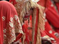 गुडघ्याला बाशिंग...! एकाच नवरीची चार नवरदेव वाट पाहत होते, सर्व एकत्र पोहोचताच... - Marathi News | Four grooms were waiting for the same bride to marry; knew fraud happened, they went to police | Latest crime Photos at Lokmat.com