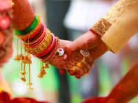 हुंड्याला नकार! वराने थेट २१ लाख रुपये लग्न मंडपातच परत केले; पाहुणे बघतच राहिले, वधू भावूक - Marathi News | Dowry refused Groom returned Rs 21 lakh directly at the wedding venue; Guests watched, bride emotional | Latest national News at Lokmat.com