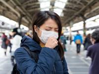 सावधान! एकच मास्क परत परत वापरताय? हे तर मास्क न घालण्यापेक्षाही जास्त खतरनाक - Marathi News | Using the same mask again and Again? This is more dangerous than not wearing mask | Latest international Photos at Lokmat.com