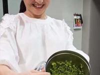 ऐका भाग्यश्रीचा सल्ला, हिवाळ्यात खा मटार पोटभर-मिळतील ४ फायदे! ५ मिनिटांत करा टेस्टी मटार भाजी - Marathi News | actress bhagyashree explains benefits of eating matar or green peas in winter, matar fry recipe by actress bhagyashee, health benefits of eating matar in winter | Latest sakhi Photos at Lokmat.com