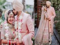 नेहूप्रीत दा ब्याह...! नेहा कक्करने शेअर केलेत गुरूद्वारा वेडिंगचे Unseen फोटो - Marathi News | neha kakkar and rohanpreet singh gurudwara wedding varmala photos | Latest filmy Photos at Lokmat.com