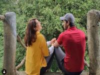 या अभिनेत्रीने केला काँग्रेस नेत्यासोबत साखरपुडा, लवकरच अडकणार लग्नबंधनात - Marathi News | Inside Mehreen Pirzada and Bhavya Bishnoi’s engagement | Latest filmy Photos at Lokmat.com