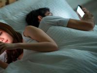 महिला आणि पुरुषही का करतात एक्स्ट्रा मॅरिटल अफेअर...? सामोर आली दोन कारणं! - Marathi News | Why women and men also have extramarital affairs There are two different reasons for affairs | Latest jarahatke Photos at Lokmat.com