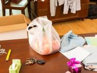 कितीही आवरलं तरी घरातला पसारा कमी होतच नाही? ४ गोष्टी करा, घर नेहमीच राहील टापटीप - Marathi News | how to keep your home always neat and clean? Helpful Tips to Keep a Home Clean and Tidy, How can I make my house look neat and clean? | Latest sakhi Photos at Lokmat.com