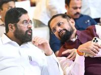 कुजबुज! आनंद दिघेंच्या मुशीत तयार झालेली शिवसेना ठाण्यात भाजपासमोर नांगी टाकते का? चर्चा सुरू - Marathi News | Clash between BJP and Eknath Shinde Shiv Sena in Thane, BJP beats up Shinde's Sena leader | Latest maharashtra News at Lokmat.com कुजबुज! आनंद दिघेंच्या मुशीत तयार झालेली शिवसेना ठाण्यात भाजपासमोर नांगी टाकते का? चर्चा सुरू - Marathi News | Clash between BJP and Eknath Shinde Shiv Sena in Thane, BJP beats up Shinde's Sena leader | Latest maharashtra News at Lokmat.com