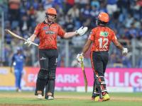 IPL 2026 : हेडच्या वादळानंतर क्लासेनचा क्लास शो! SRH कडून पराभवानंतर MI साठी वाजली धोक्याची घंटा - Marathi News | IPL 2026 Ryan Rickelton Century Goes In Vain As SRH Ease Past MI By 6 Wickets Abhishek Sharma Travis Head Heinrich Klaasen Shine | Latest cricket News at Lokmat.com