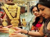 Gold Rate Today: वर्षभरात सोने-चांदीत ८ हजारांची घसरण; दिवाळीत मोठी वाढ होण्याची शक्यता, पाहा आजचे दर! - Marathi News | Gold Rate Today: Gold and silver fall by 8,000 during the year; Possibility of big increase in Diwali, see today's rates! | Latest national Photos at Lokmat.com