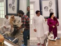 राज ठाकरेंच्या बैठकीसह त्यांच्या घरातील श्वानांची देखील चर्चा; सोशल मीडियावर फोटो व्हायरल - Marathi News | Photos of MNS chief Raj Thackeray and his house dogs are currently going viral on social media | Latest mumbai Photos at Lokmat.com