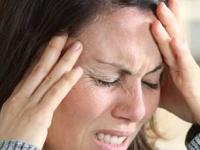 मायग्रेनच्या त्रासाने डोकं उठलं? इवलासा आल्याचा तुकडा ‘या’ पद्धतीने चघळा, डोकेदुखी होईल कमी - Marathi News | how to use ginger for migraine relief can ginger help with severe headache natural home remedies for migraine pain ginger for migraine relief how to eat | Latest sakhi Photos at Lokmat.com