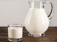 वजन कमी करायचं असेल तर रोज करा एक कप दुधाचं सेवन! - Marathi News | Drink milk to loose weight in a healthy way | Latest food Photos at Lokmat.com