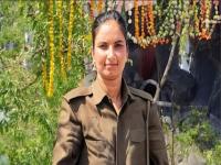 पोलीस निरीक्षकाचा संशयास्पद मृत्यू; खोलीतून किंचाळत बाहेर पडलेल्या महिला कॉन्स्टेबलला अटक - Marathi News | Police inspector suspicious death in UP; Female constable Minakshi Sharma arrested | Latest crime News at Lokmat.com पोलीस निरीक्षकाचा संशयास्पद मृत्यू; खोलीतून किंचाळत बाहेर पडलेल्या महिला कॉन्स्टेबलला अटक - Marathi News | Police inspector suspicious death in UP; Female constable Minakshi Sharma arrested | Latest crime News at Lokmat.com