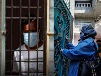 Coronavirus Updates: ८ तासांनंतर मास्क बदलणं गरजेचं; केंद्र सरकारने जारी केली होम क्वारंटाईनसाठी नवी नियमावली - Marathi News | Coronavirus Updates: The mask needs to be changed after 8 hours; Central Government issues new regulations for Home Quarantine | Latest national Photos at Lokmat.com