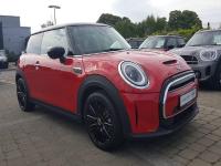 270Km रेंज अन् 36 मिनिटांत चार्ज! 20 लोकच खरेदी करू शकतील 'ही' जबरदस्त EV कार - Marathi News | 270Km range and charge in 36 minutes! Only 20 people can buy 'mini cooper' EV special edition | Latest auto Photos at Lokmat.com