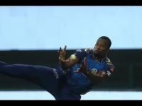 MI vs RR Latest News : हा हा हा... किरॉन पोलार्डच सातत्यानं असे झेल टिपू शकतो; सचिन तेंडुलकरचं ट्विट व्हायरल - Marathi News | MI vs RR Latest News : HA HA HA.... only Kieron Pollard can take such catches consistently!, Sachin Tendulkar tweet viral | Latest cricket Photos at Lokmat.com