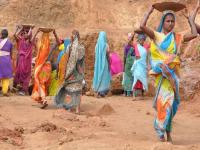 सरकारला मजुरांच्या घामाची किंमत आहे का? मनरेगा बदलण्यावर विस्तृत लेख... - Marathi News | Does the government value the sweat of the workers mgnrega? A detailed article on changing MNREGA... | Latest editorial News at Lokmat.com