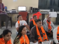 MNS: मनपा निवडणुकीच्या घोषणेपूर्वी मोठा राडा! आयोगाच्या कार्यालयात मनसेची तोडफोड, काय घडलं? - Marathi News | MNS: Big uproar before the announcement of the Municipal Corporation elections! MNS vandalizes the commission's office, what happened? | Latest maharashtra News at Lokmat.com MNS: मनपा निवडणुकीच्या घोषणेपूर्वी मोठा राडा! आयोगाच्या कार्यालयात मनसेची तोडफोड, काय घडलं? - Marathi News | MNS: Big uproar before the announcement of the Municipal Corporation elections! MNS vandalizes the commission's office, what happened? | Latest maharashtra News at Lokmat.com