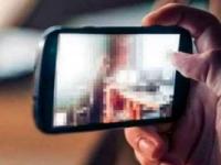 ३ मुलगे, २ मुली अन् ४८ आक्षेपार्ह व्हिडीओ, लोकांच्या फोनवर धडाधड होताहेत शेअर, समोर आली धक्कादायक माहिती - Marathi News | Crime News: 3 boys, 2 girls and 48 objectionable videos, people are sharing them on their phones, shocking information has come to light | Latest national News at Lokmat.com