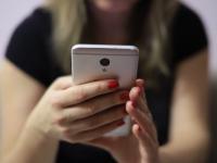 सावधान! स्मार्टफोनमध्ये चुकूनही ठेवू नका 'असे' व्हिडिओ, अन्यथा थेट घरून उचलून नेतील पोलीस - Marathi News | Be careful! Don't accidentally save 'such' videos on your smartphone, otherwise the police will take them straight from your home | Latest tech News at Lokmat.com