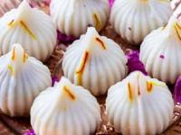 Maghi Ganpati 2026 : उकडीचे मोदक फुटतात, सारण बाहेर येते? पाहा तांदळाचं पीठ परफेक्ट होण्यासाठी ५ टिप्स, मोदक होतील पांढरेशुभ्र - Marathi News | Maghi Ganpati 2026 ukadiche modak recipe why ukadiche modak cracks while making tips to make perfect rice flour for modak how to prevent modak filling from coming out | Latest sakhi Photos at Lokmat.com