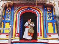 तीन दशकांनंतर भगवं वस्त्र परिधान करून मोदींची साधना, कारण आहे खास - Marathi News | After three decades, wearing Modi's style of dressing in Gods clothes is the reason behind the special one | Latest national Photos at Lokmat.com