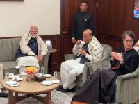 संसदेत काय घडतेय? पंतप्रधान मोदी आणि प्रियांका गांधी, सुप्रिया सुळे यांच्यात चाय पे चर्चा...; कटुता विसरून रंगल्या गप्पा - Marathi News | PM Modi Priyanka Gandhi Meet: What is happening in Parliament? Chai pe charcha between Prime Minister Modi and Priyanka Gandhi, Supriya Sule...; Chatting happily forgetting the bitterness | Latest national News at Lokmat.com