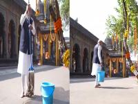 पंतप्रधान मोदींनी घेतले श्रीरामाचे दर्शन; काळाराम मंदिरात राबवली स्वच्छता मोहिम... - Marathi News | PM Narendra Modi Nashik: Photos: Prime Minister Modi takes darshan of Shri Rama; Cleanliness campaign conducted in Kalaram temple | Latest maharashtra Photos at Lokmat.com